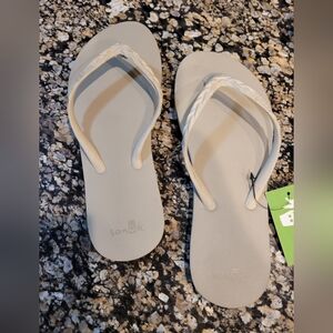 Sanuk Taupe Flip Flops Size 8